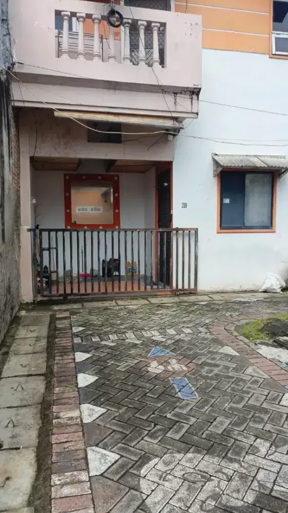 Di jual cepat rumah 2 lantai