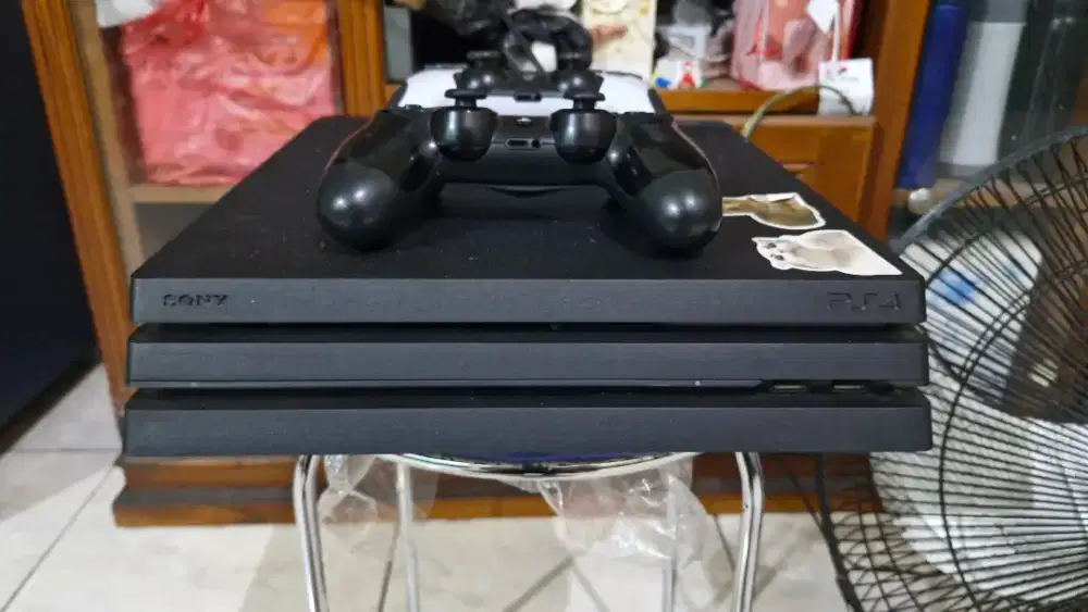 JUAL PS 4 PRO BEKAS KONDISI NORMAL