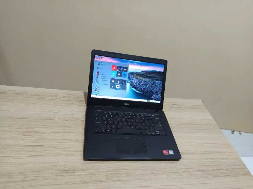 Dell core i5-8250U ram 8gb,ssd 256gb,dual grapics,murah,normal