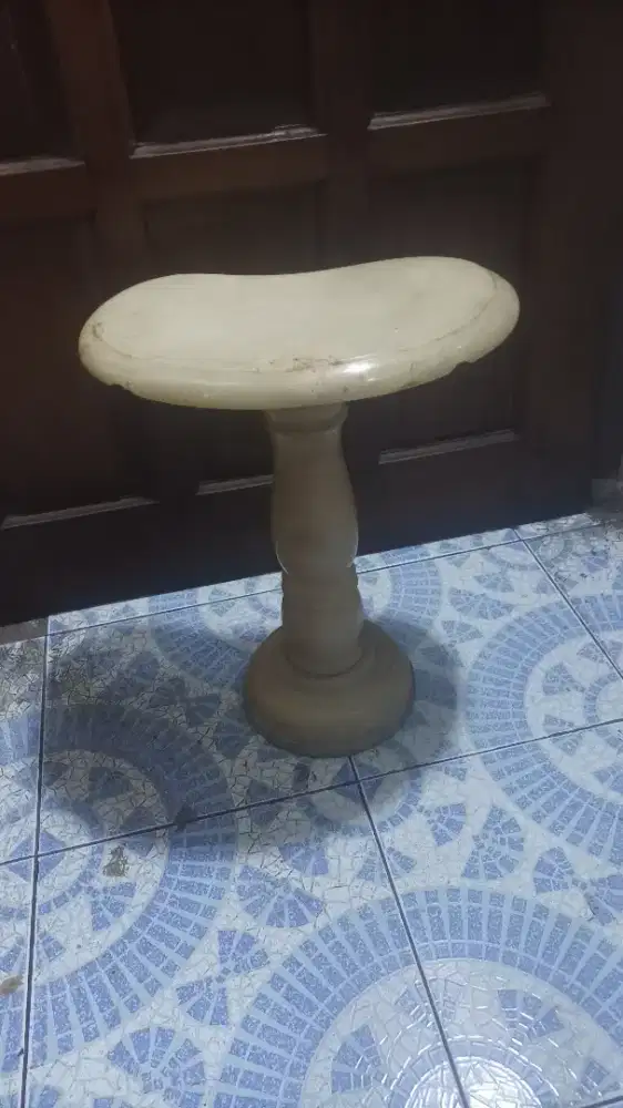 Meja Sudut Marmer
