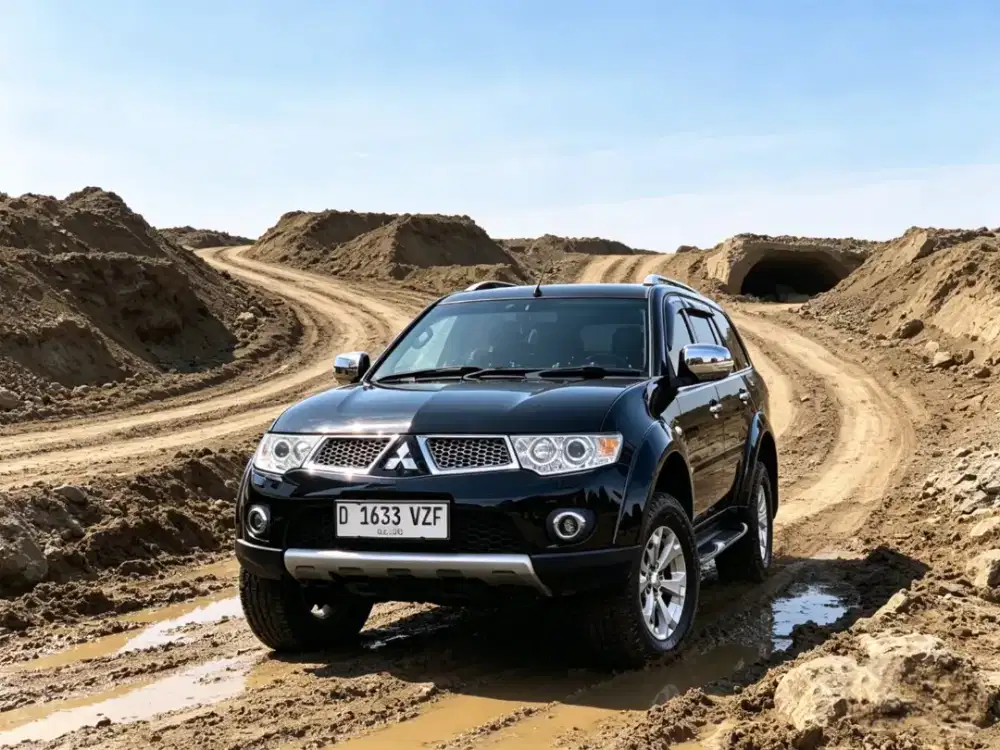 Pajero Dakar 4x4 Hitam 2012 AT Sunroof Bandung Asli