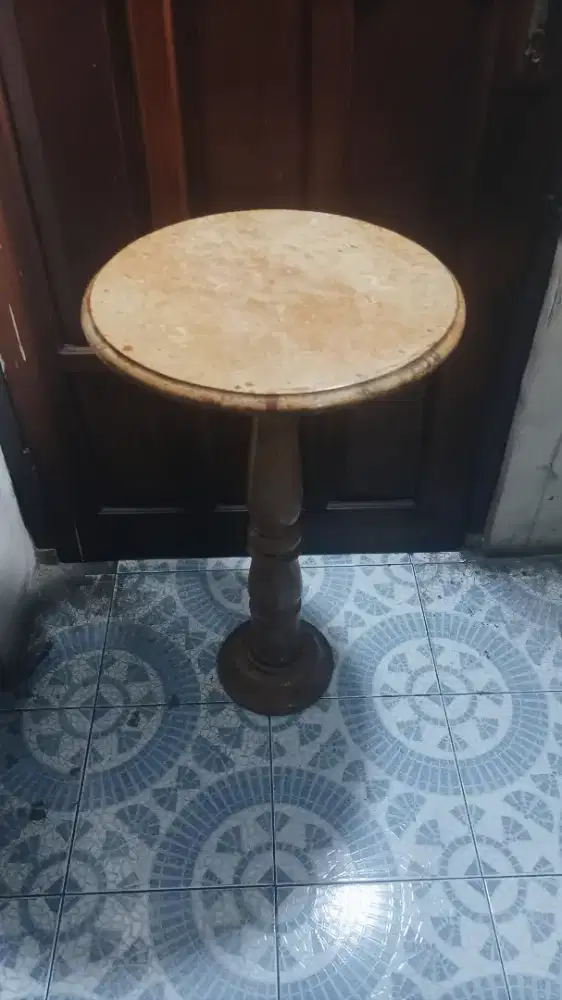 Meja Sudut Marmer