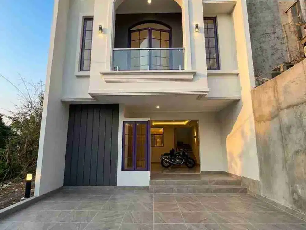 tahap finishing Rumah American Classic dalam komplek Billymoon Pondok Kelapa Jaktim