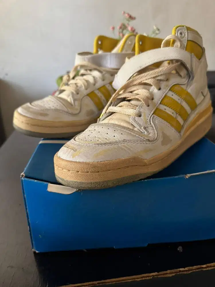 Preloved Adidas forum 84 high ditressed
