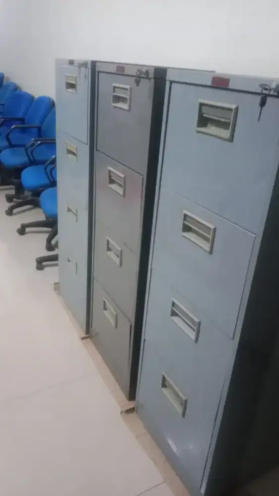 Filing cabinet dan lemari dijual Hrg 700 rb