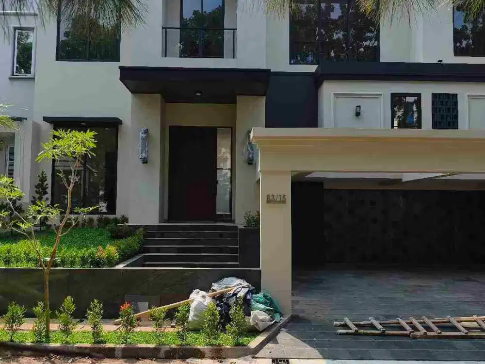 Rumah Mewah Swimming Pool Di Area Premiumnya BSD city