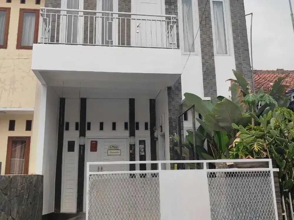 Rumah strategis Kota Bandung Sayap Jl. Pelajar Pejuang siap huni semi furnished bisa kantor kecil