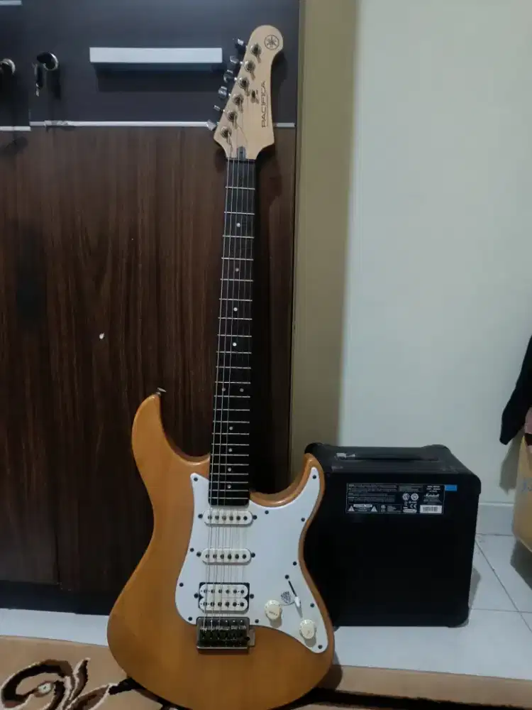 Yamaha Pacifica 112J