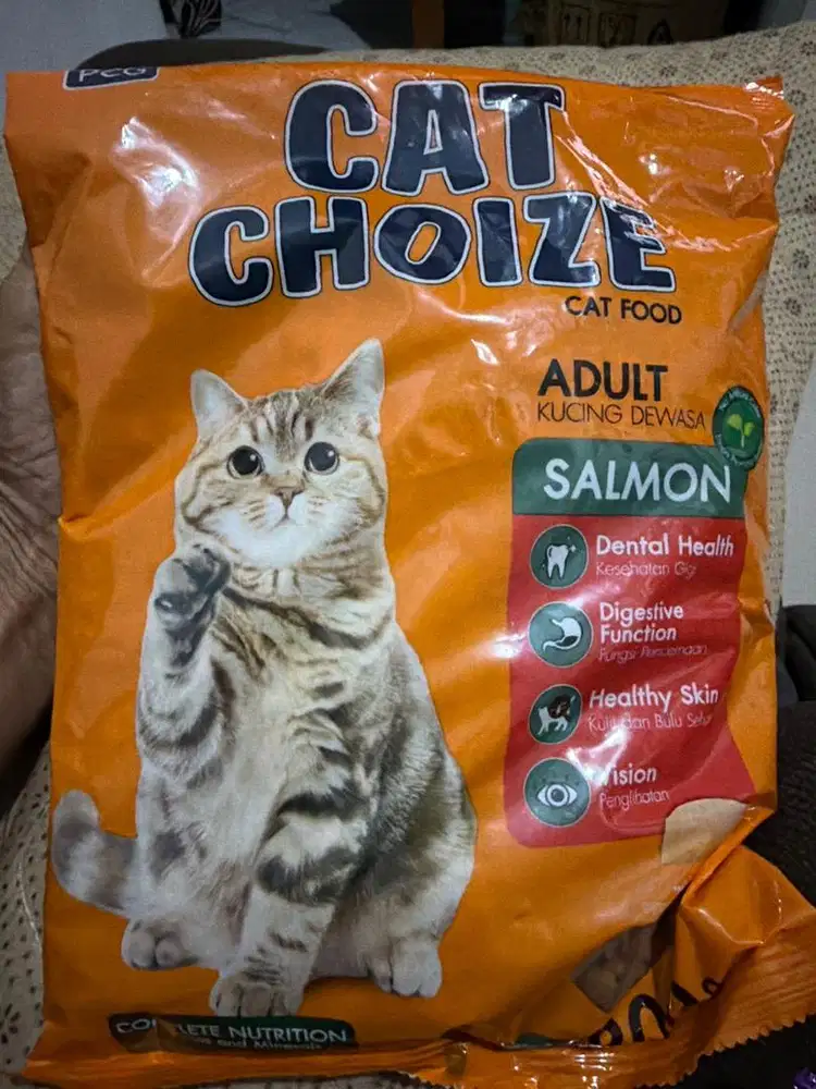 Makanan kucing bolt dan cat choize