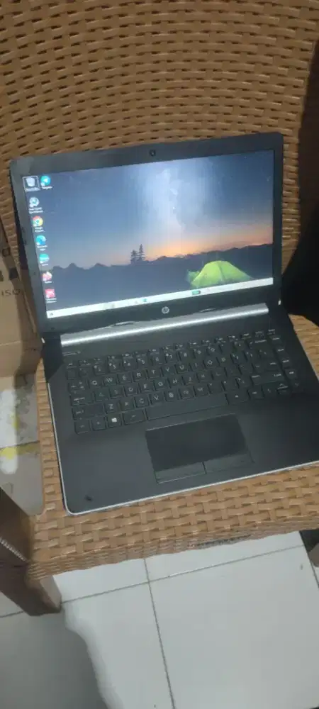 Laptop HP14s AMD A4-9215 ram 4GB DDR4 Hardis 1TB VGA R3 layar 14in