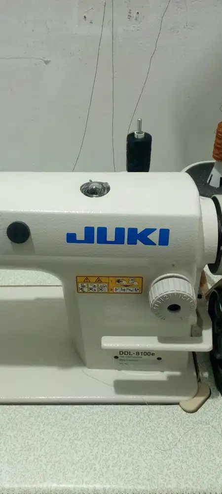 Dijual mesin jahit merek JUKI tipe DDL-8100e asli produk Jepang