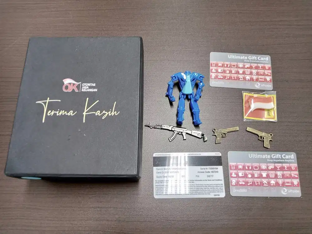 Borongan Liontin AK-47 & Beretta, Robot Rhino, Pin, Kotak