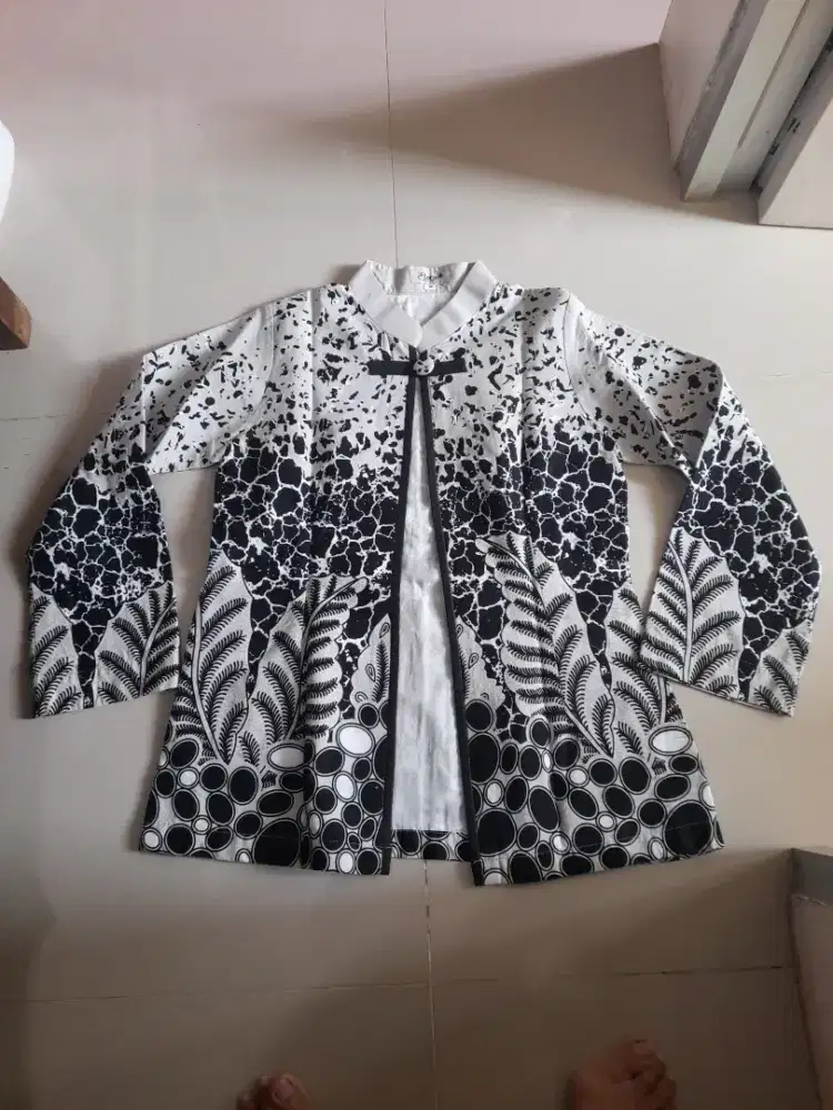 Outer Batik size M