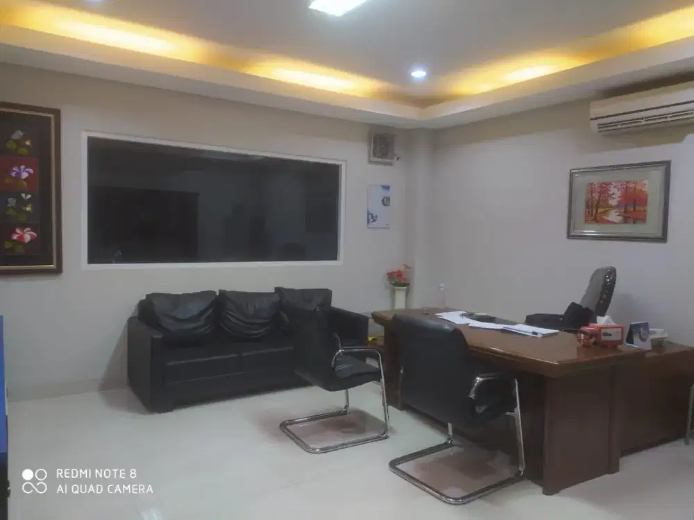 Dijual dan Disewakan Tanah + Bangunan Ex Showroom Depok