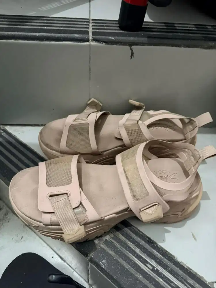 Sandal Skecher wanita