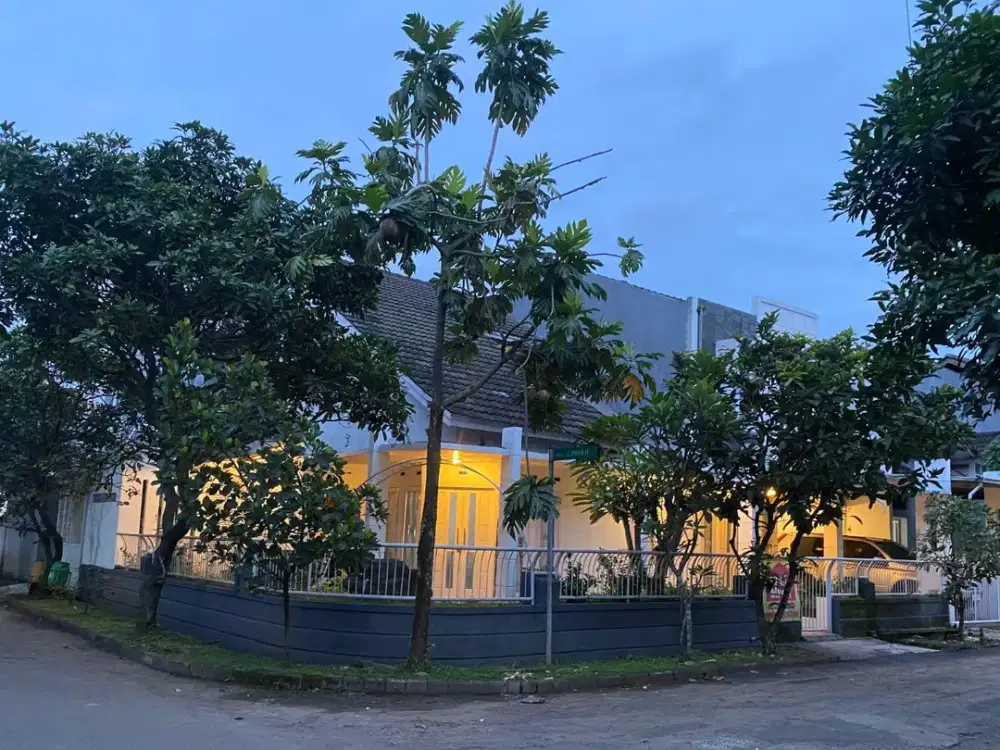 Rumah Siap Huni Hoek Lokasi Strategis di Adipura (dekat summarecon Bandung)