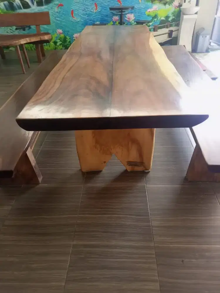 Meja kayu trembesi alami