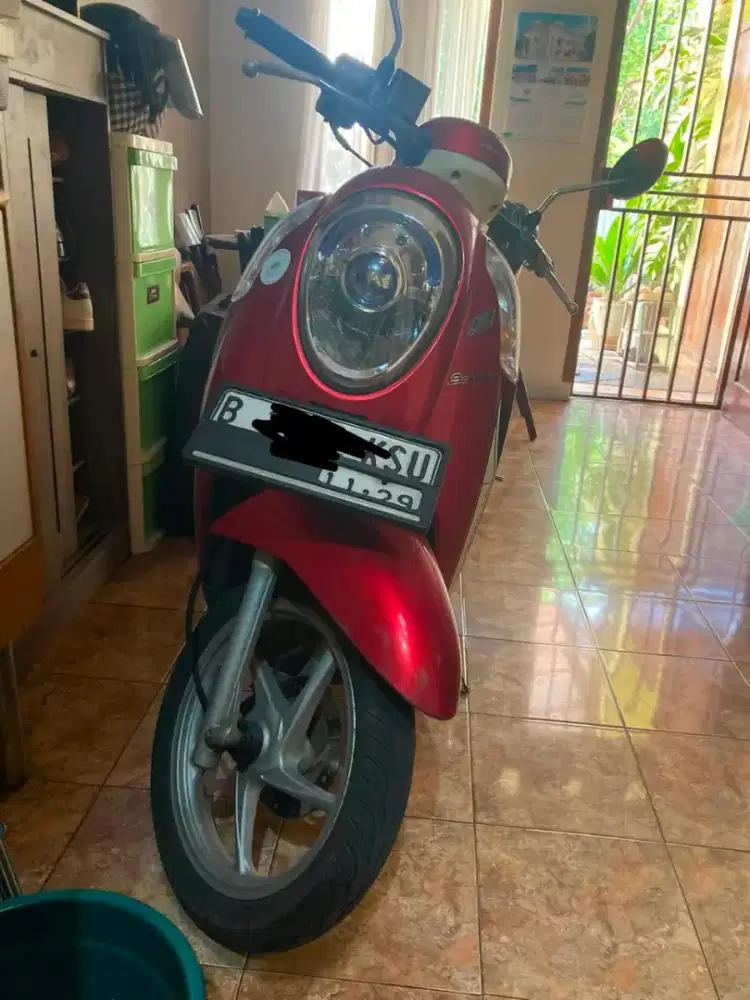Honda scoopy warna meram krem tahun 2014