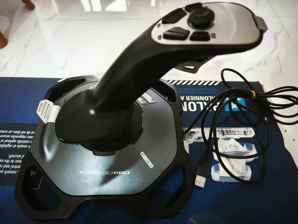 Saitek Pro Flight Simulator Set Yoke Rudder Pedals Throttle