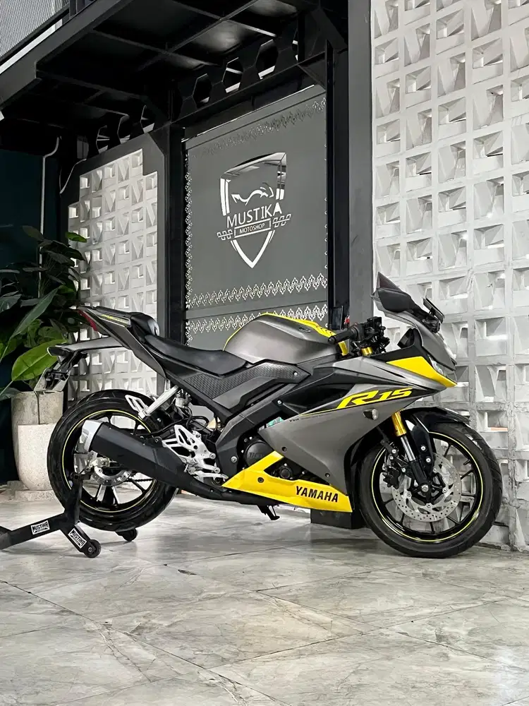 YAMAHA R15 V3 2020 - Chintia Mustika