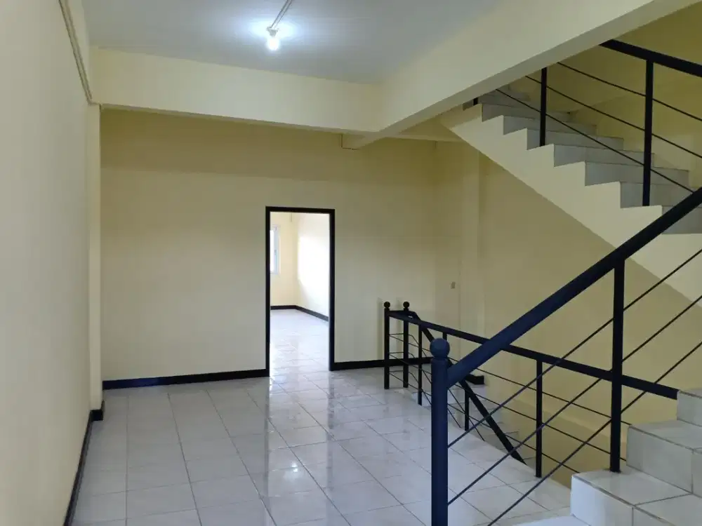 Dijual Bangunan Komersial 3 Lantai Strategis di Jl. Nusa Kambangan, Denpasar