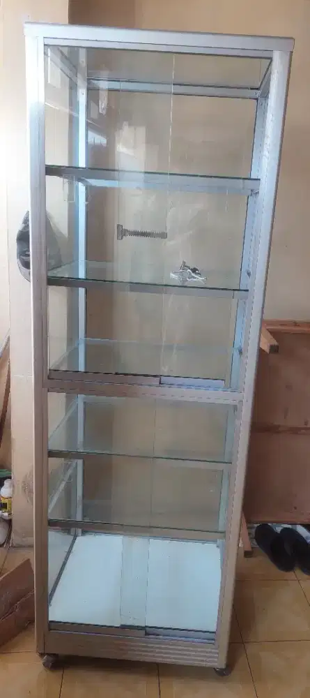 Etalase serba guna