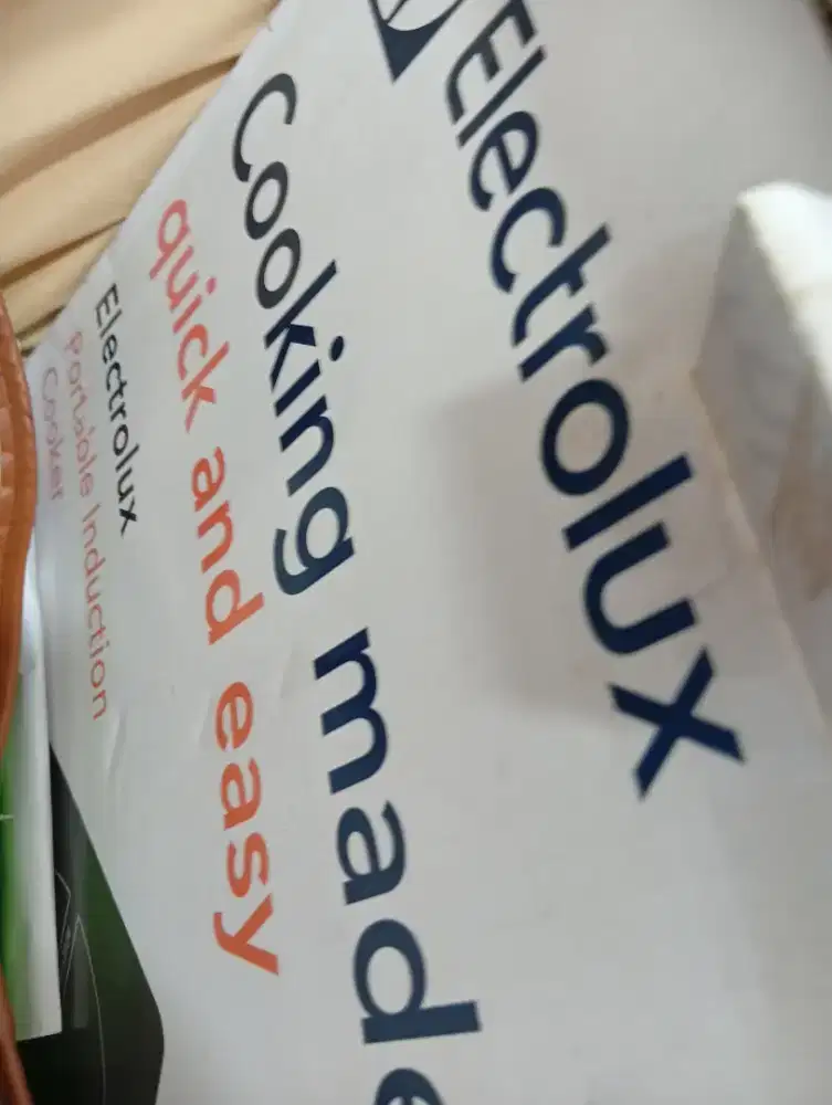 Kompor listrik Electrolux beli baru di hartono pakai 3x saja dinual nw
