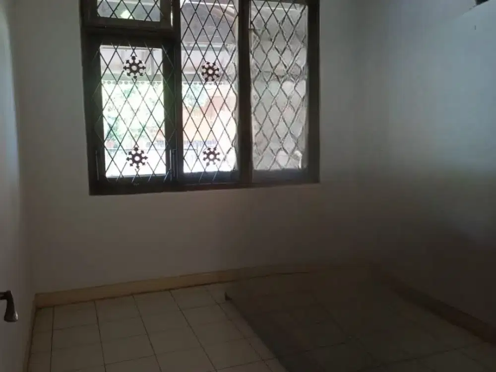 Di sewakan Rumah tinggal pondok kelapa