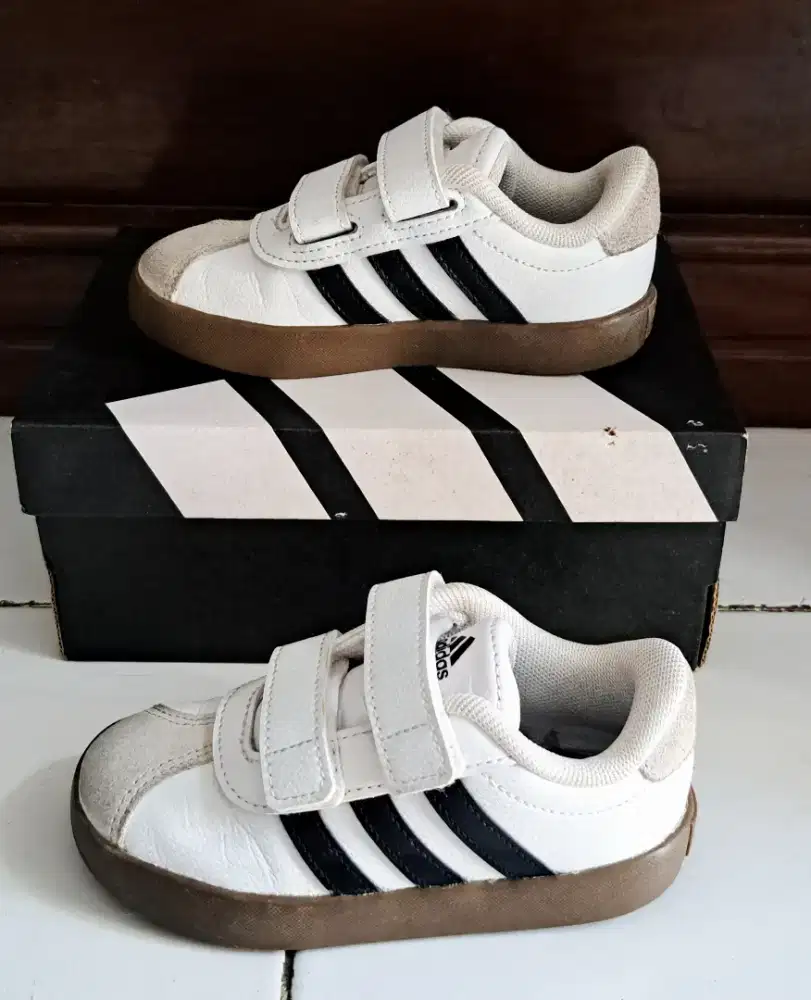 Sepatu adidas vl court 3.0 cf i 
Size 24 ORI