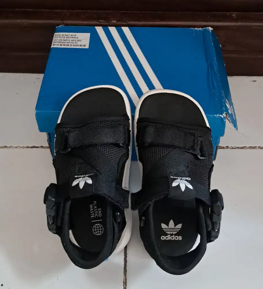 Sandal adidas 360 sandal 3.0
Size 24