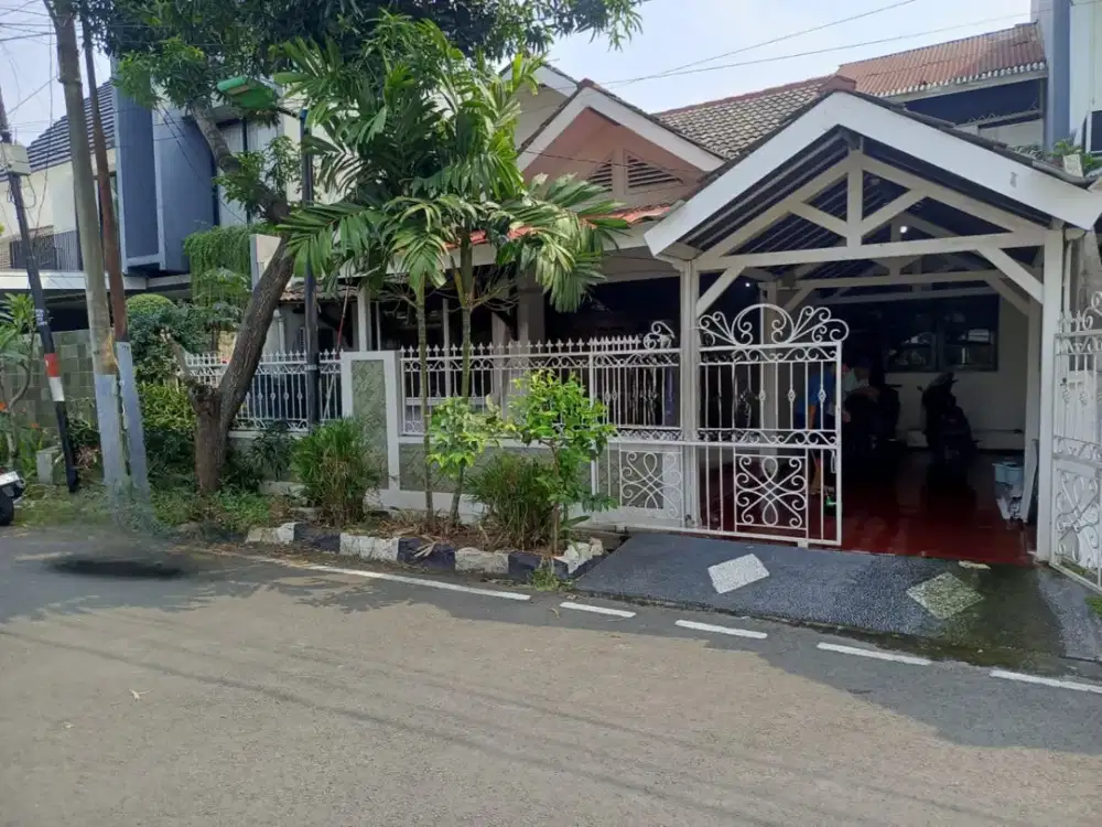 Di sewakan Rumah Tinggal  1 1/2 Lantai Marinir Pondok kelapa duren sawit