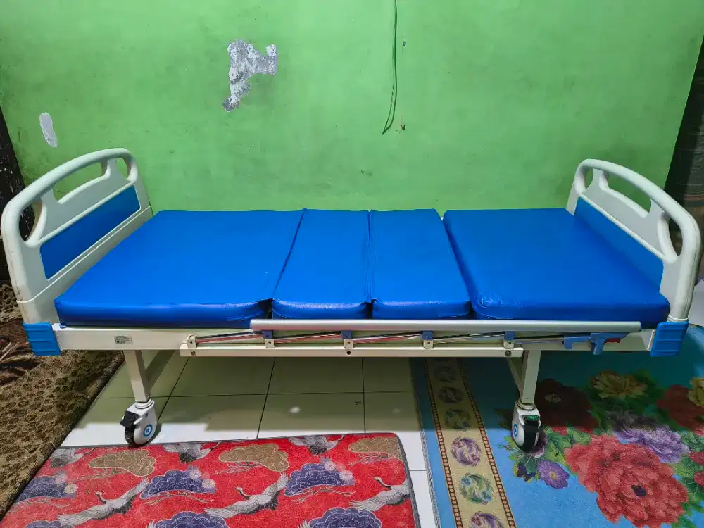 Ranjang Pasien, Bed tempat tidur pasien. Bisa diengkol.