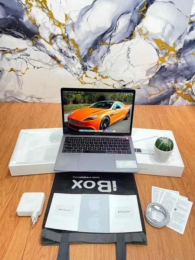 MacBoom pro 13 2018 i8-8-512