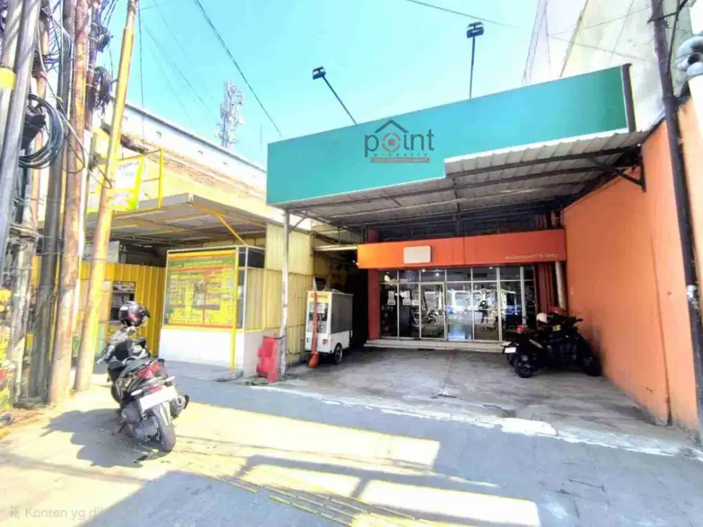 ruang usaha pinggir jalan raya kartika belakang kampus UNS