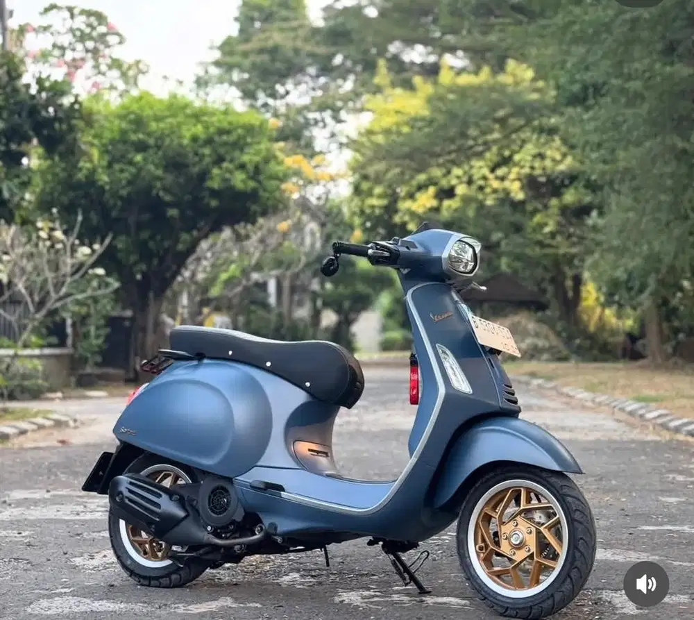 Vespa Sprint limited edition Officina 8