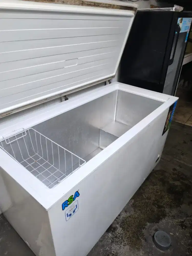 Freezer dan showcase