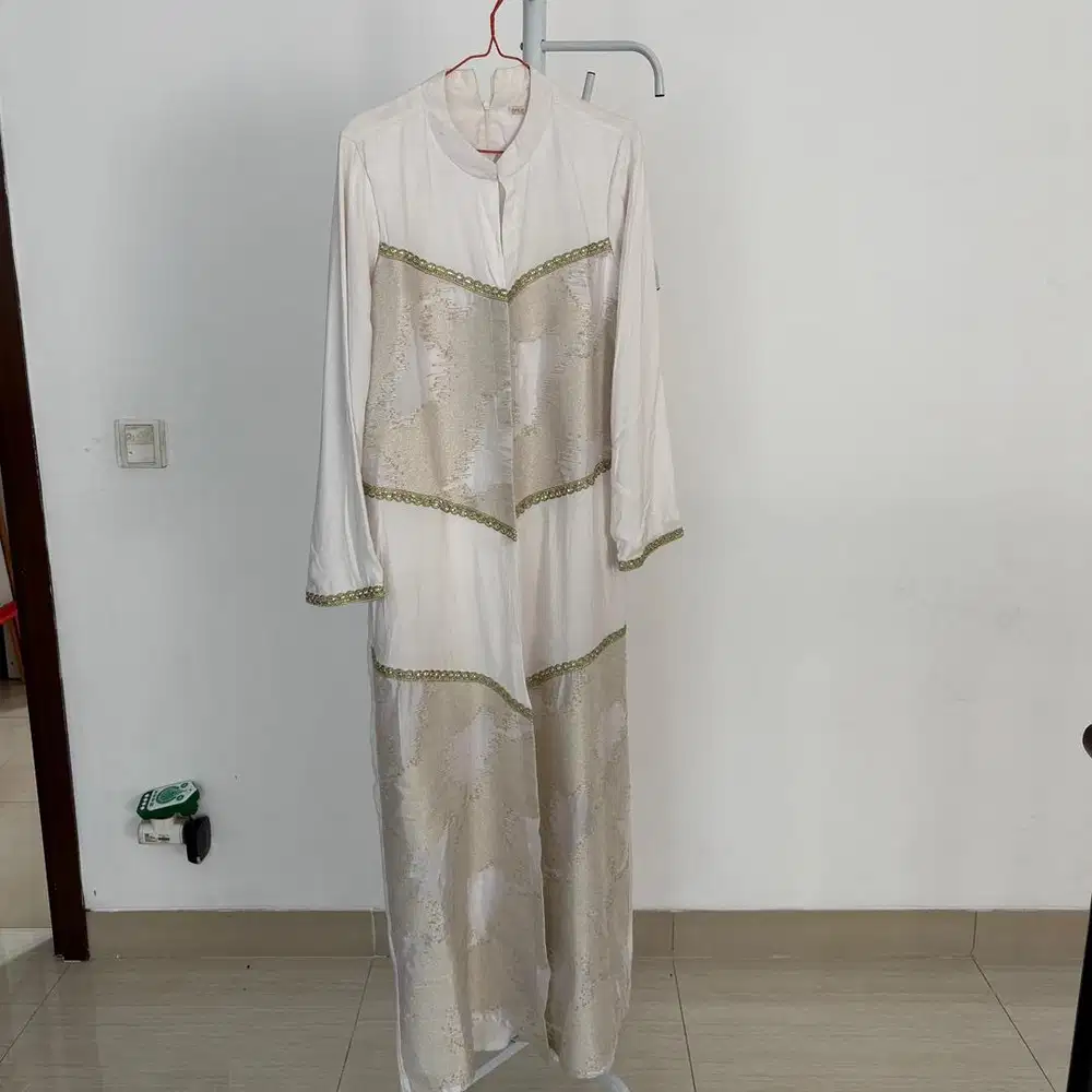 Abaya Muslim Putih