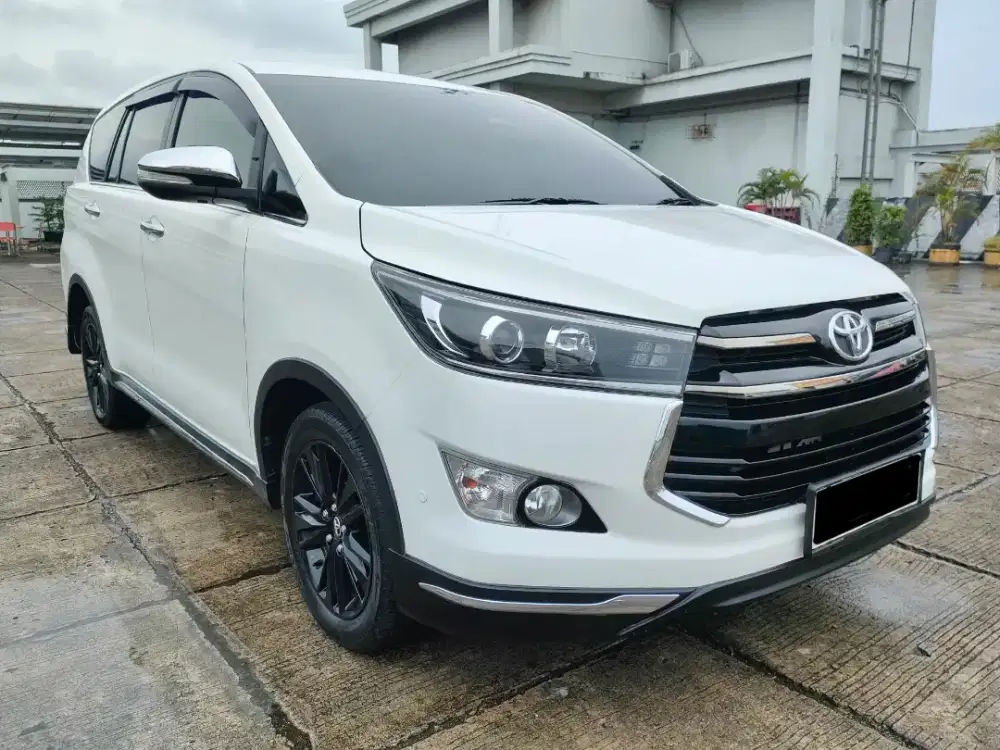 INNOVA VENTURER 2.4 DIESEL MATIC 2017