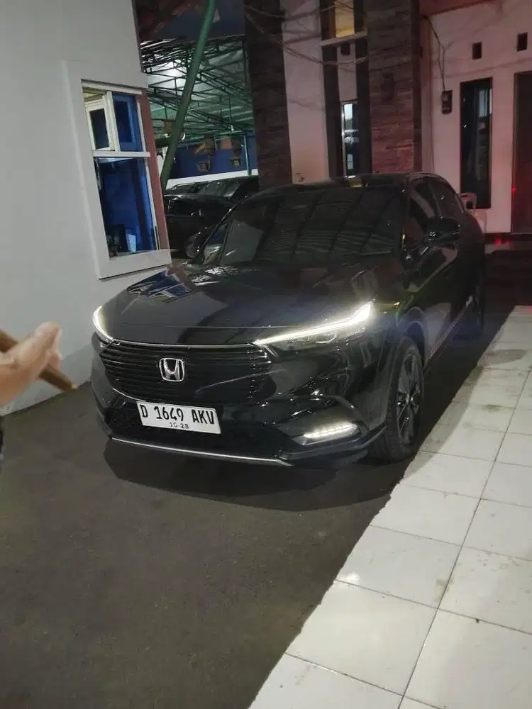 DP 19 JT Honda HR-V SE Plus Sensing 2023 Black on Black Istimewa