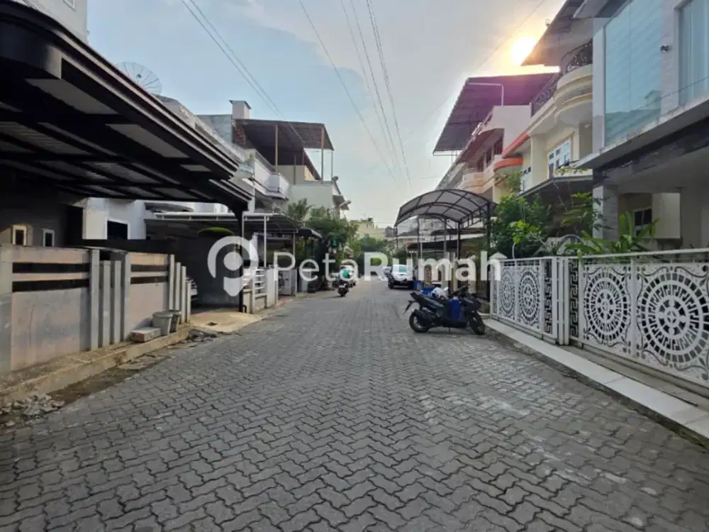 DIJUAL VILLA JALAN MAKMUR KOMPLEK VILLA MAKMUR INDAH - ADAM MALIK MEDAN BARAT (hendy & indra)