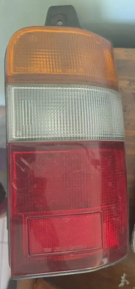 Stop lamp Toyota Kijang Kapsul bagian Kanan (RH).