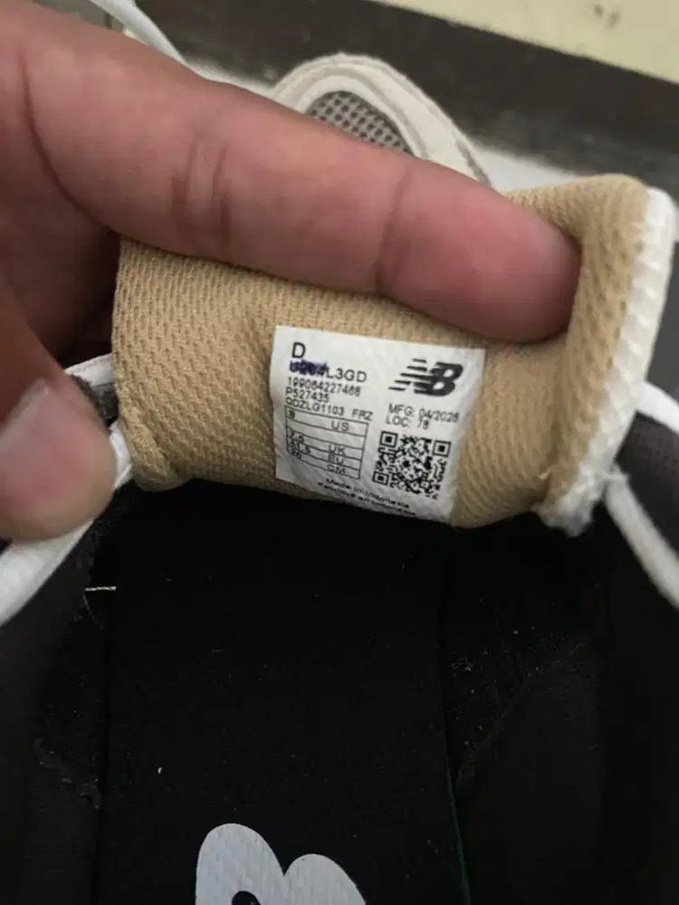 Di jual sepatu NB