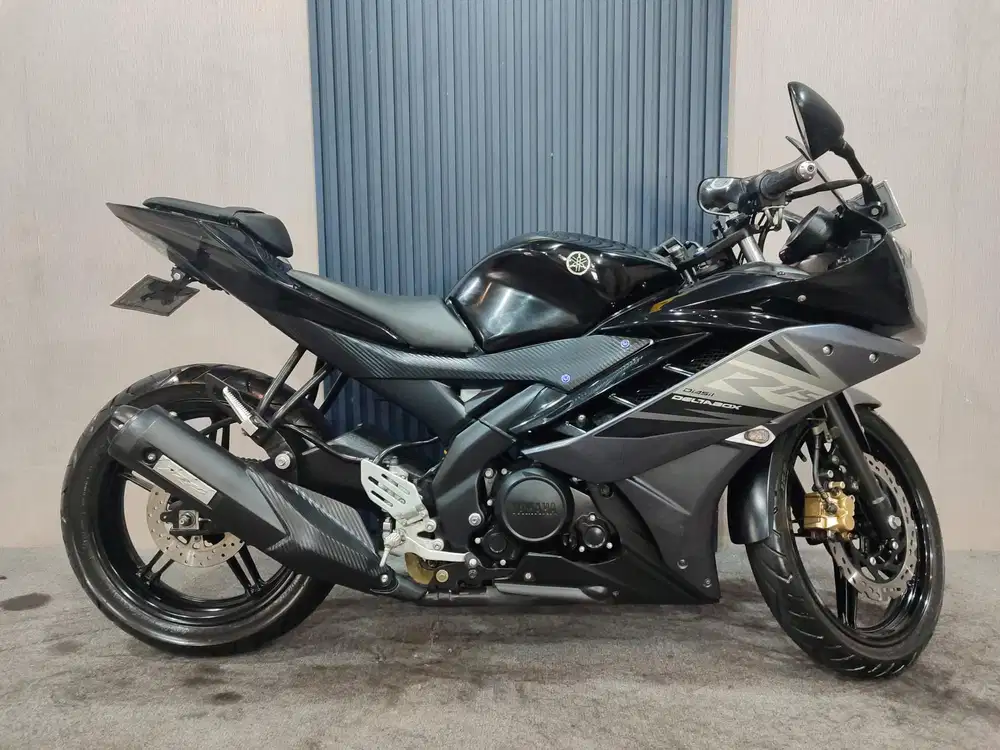 R15 V2 hitam 2014 istimewa mulus terawat siap pakai...