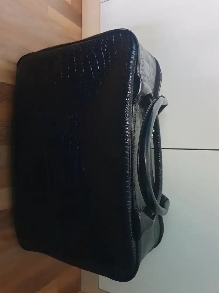 Tas travel kulit sintetis