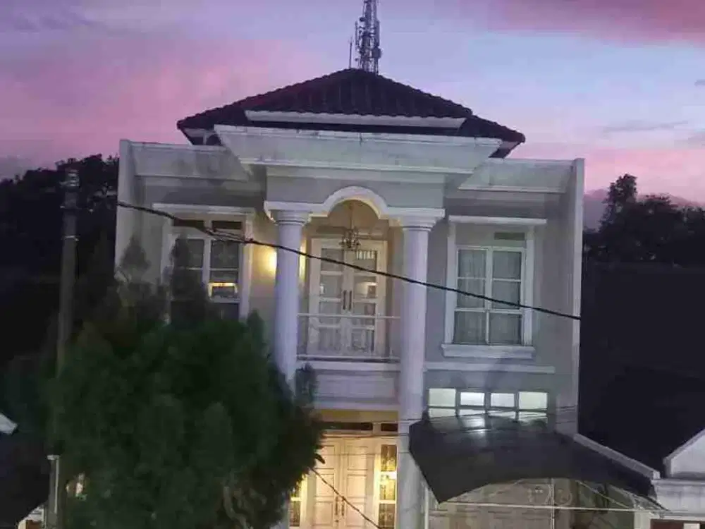 Dijual Rumah Bagus. Siap Huni.Strategis. Dekat ke Tol.