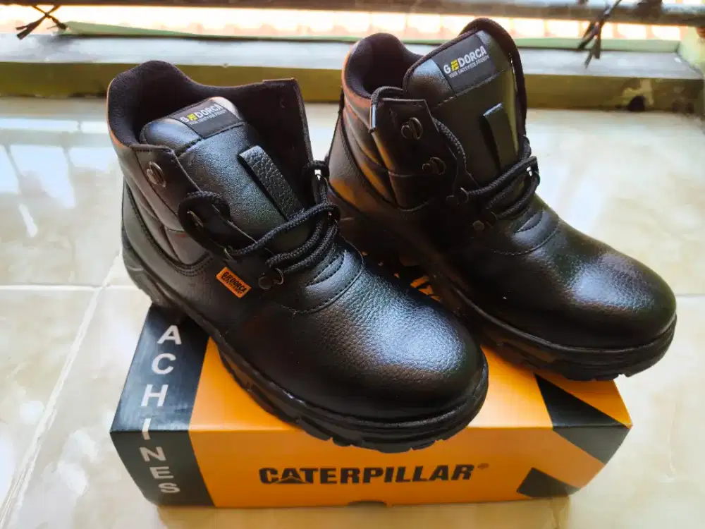Di jual sepatu safety