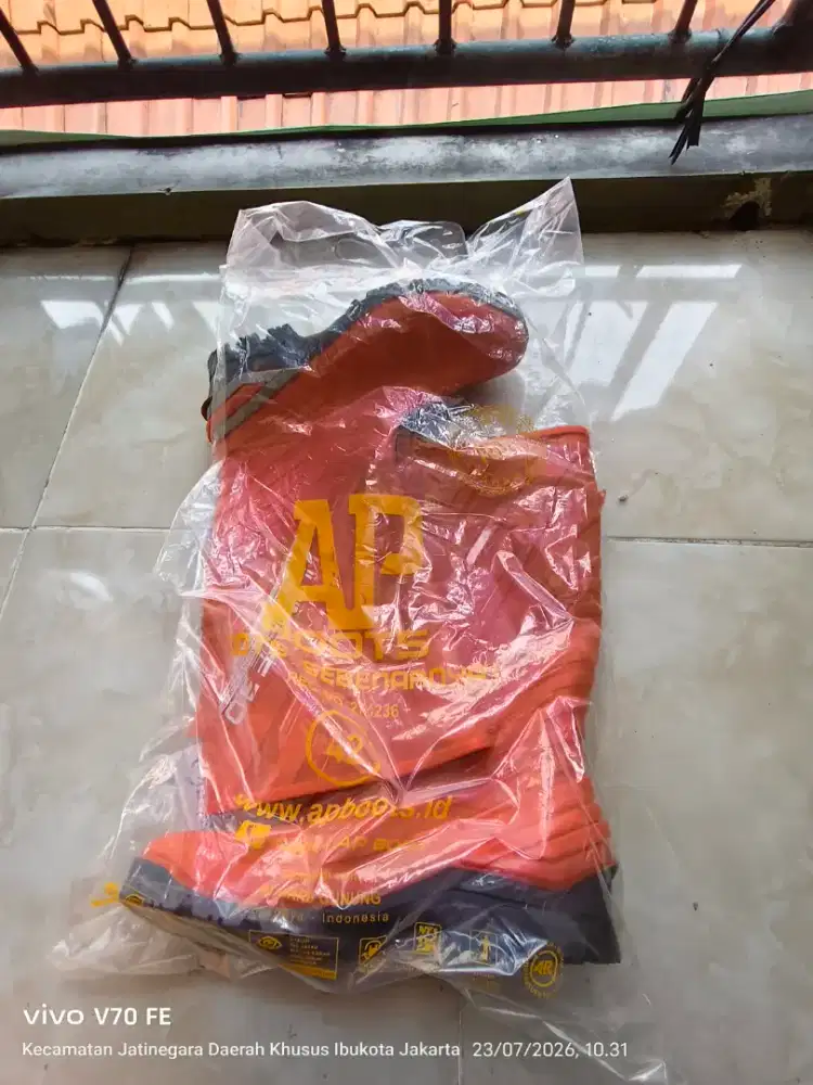 Di jual sepatu boot