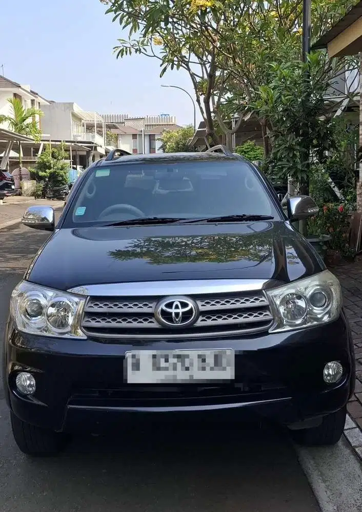 Jual Toyota Fortuner Bensin (2011)