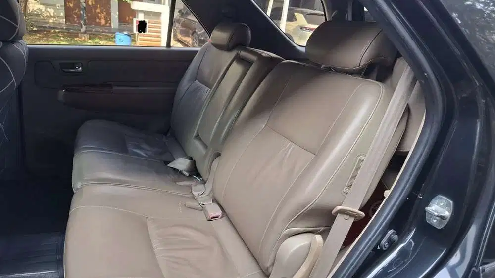 Jual Toyota Fortuner Bensin (2011)