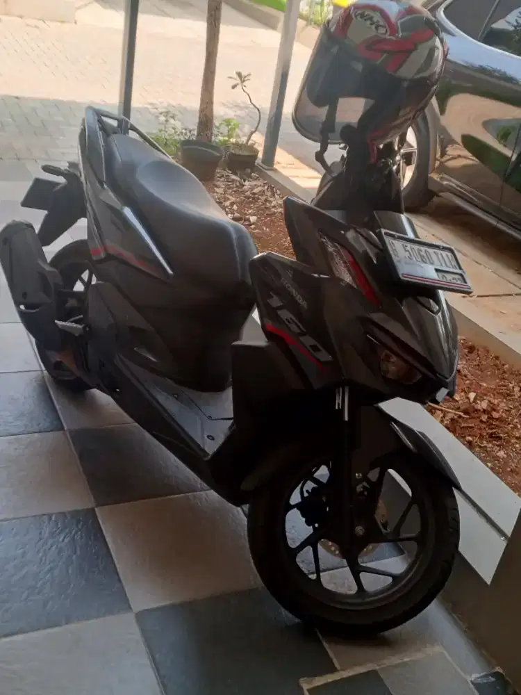 Honda Vario 160 2022 warna abu